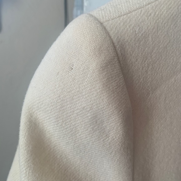 Women’s Ivory Blazer. - Picture 3 of 4